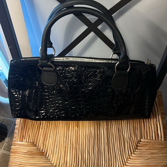 Faux croc black insulated wine bottle clutch - Picture 2 of 4